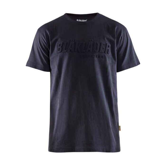 Afbeelding van een donker marineblauw T-shirt met een mooie 3D-print op de borst. Artikelcode 941.353110428600M, producent Blaklader. Maat M. Product van Proffix